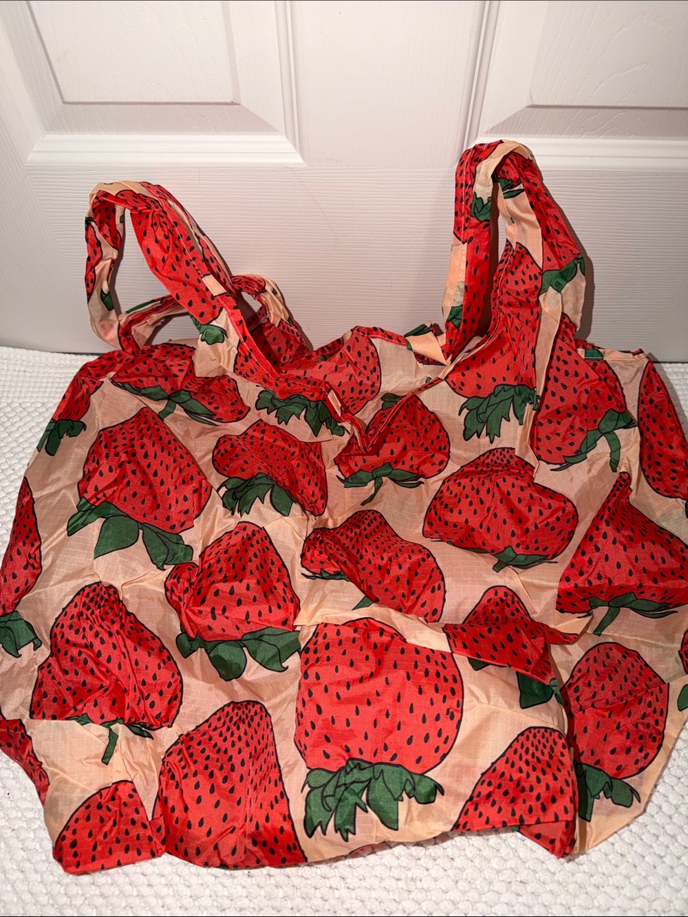Baggu Big Size Strawberry Print Reusable Tote Bag - Picture 2 of 7